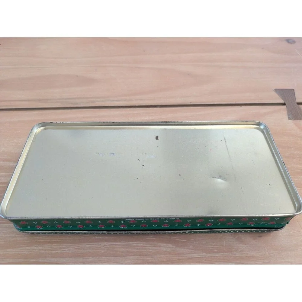 Dept 56‎ Tin w Lid, Christmas Green w Red Hearts Vintage, Made In Hong Kong